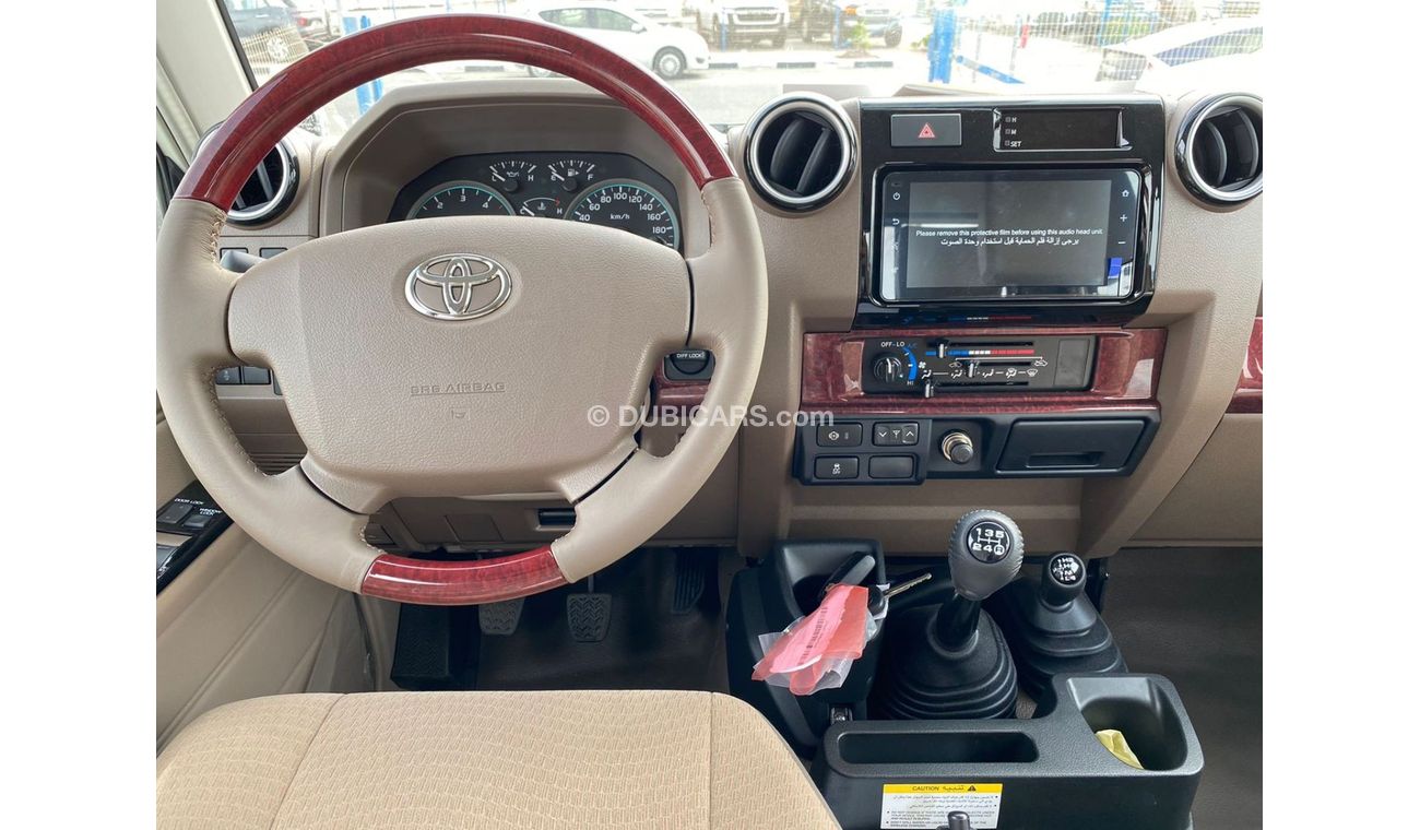 تويوتا لاند كروزر بيك آب دبل كابين ديزل 2022 - ونش - دفلوك - رفارف - رنجات - شاشه - كاميرا - كمبروسر هواء