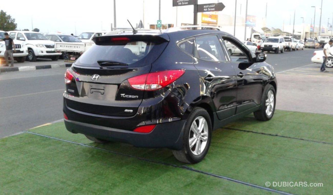 Hyundai Tucson HYUNDAI TUCSON BLACK NO PIANT NO ACCIDENT KHALIGE