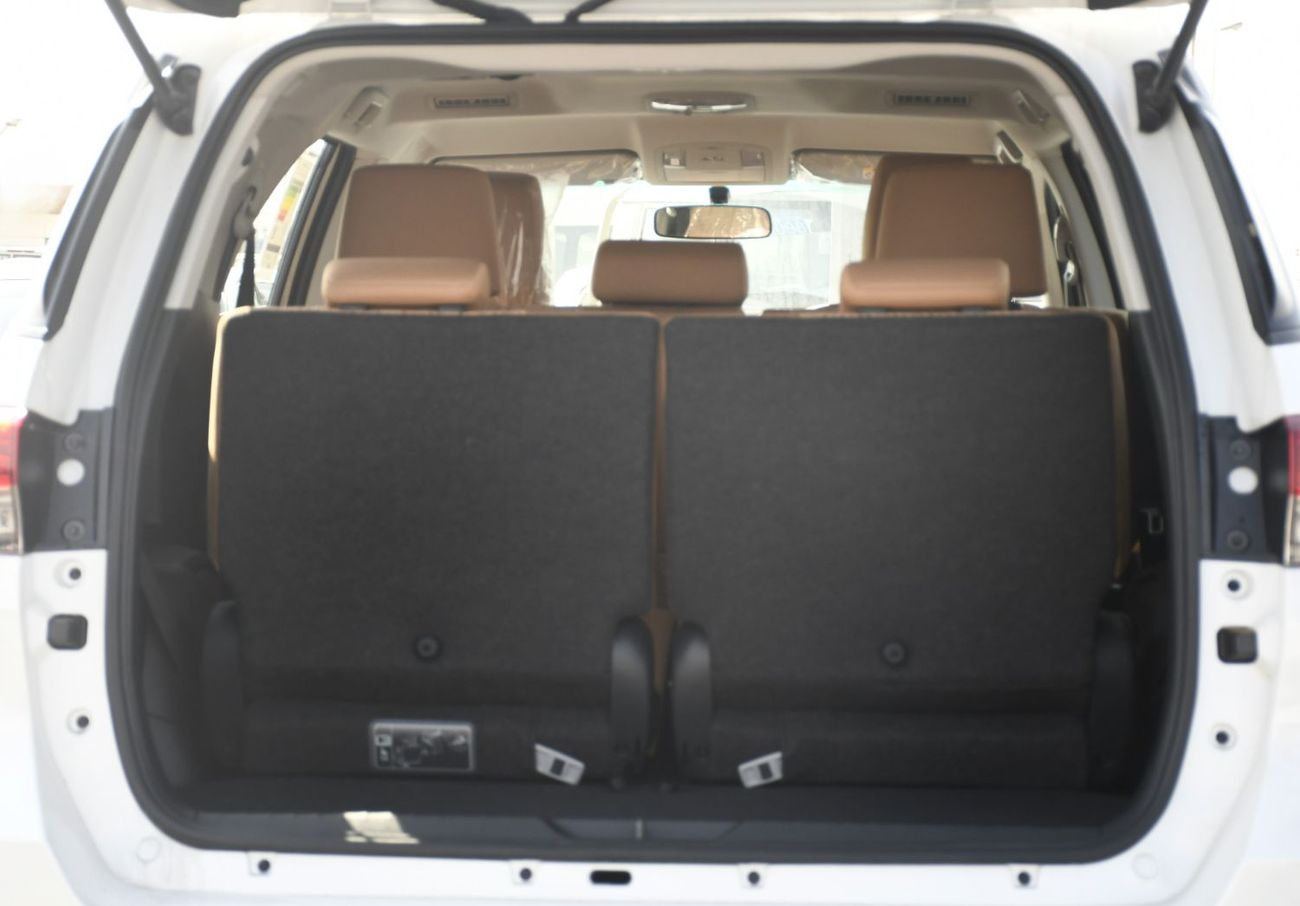 تويوتا فورتونر 2.4L V4 Diesel Automatic  7 Seats GCC (Ready Stock)