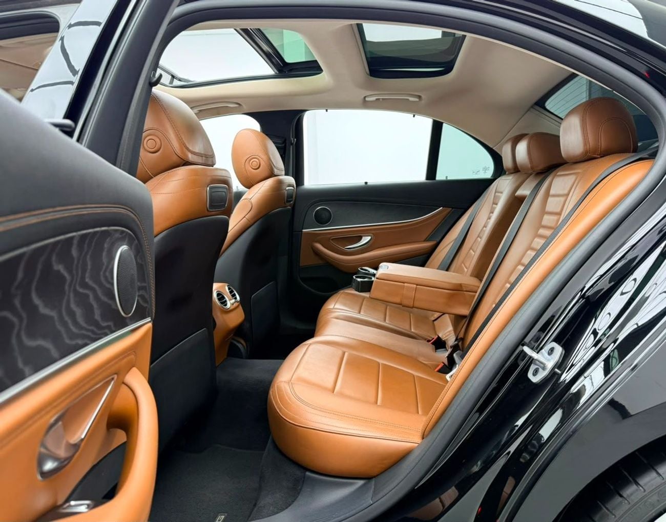 Mercedes Benz E300 AVANTGARDE SPORT 2019 Mercedes Benz E300, Warranty, Full Service History, Fully Loaded, Excellent Condition, GCC