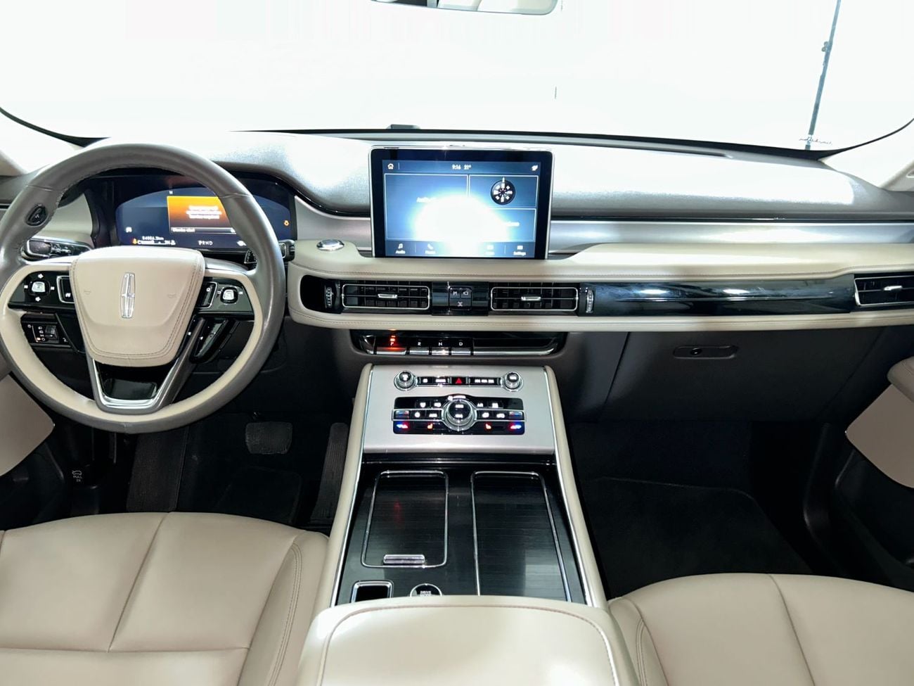 Lincoln Aviator Std 3.0L AVI122 / FREE Insurance + Registration / AL TAYER MOTORS AL QOUZ SHOWROOM