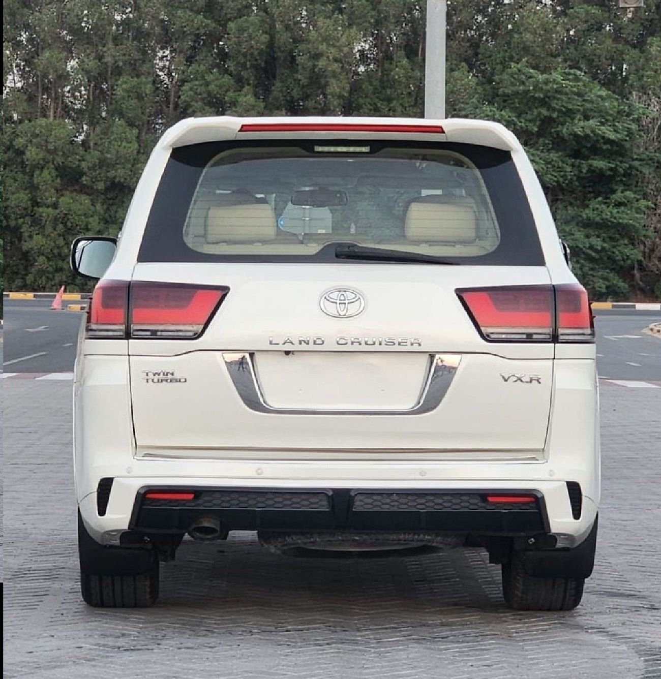 تويوتا لاند كروزر 2015 VXR V8 Facelift 2024 Ship Full Option Top Of The Range Car is very clean Title