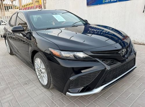 Toyota Camry SE 2.5L (204 HP)