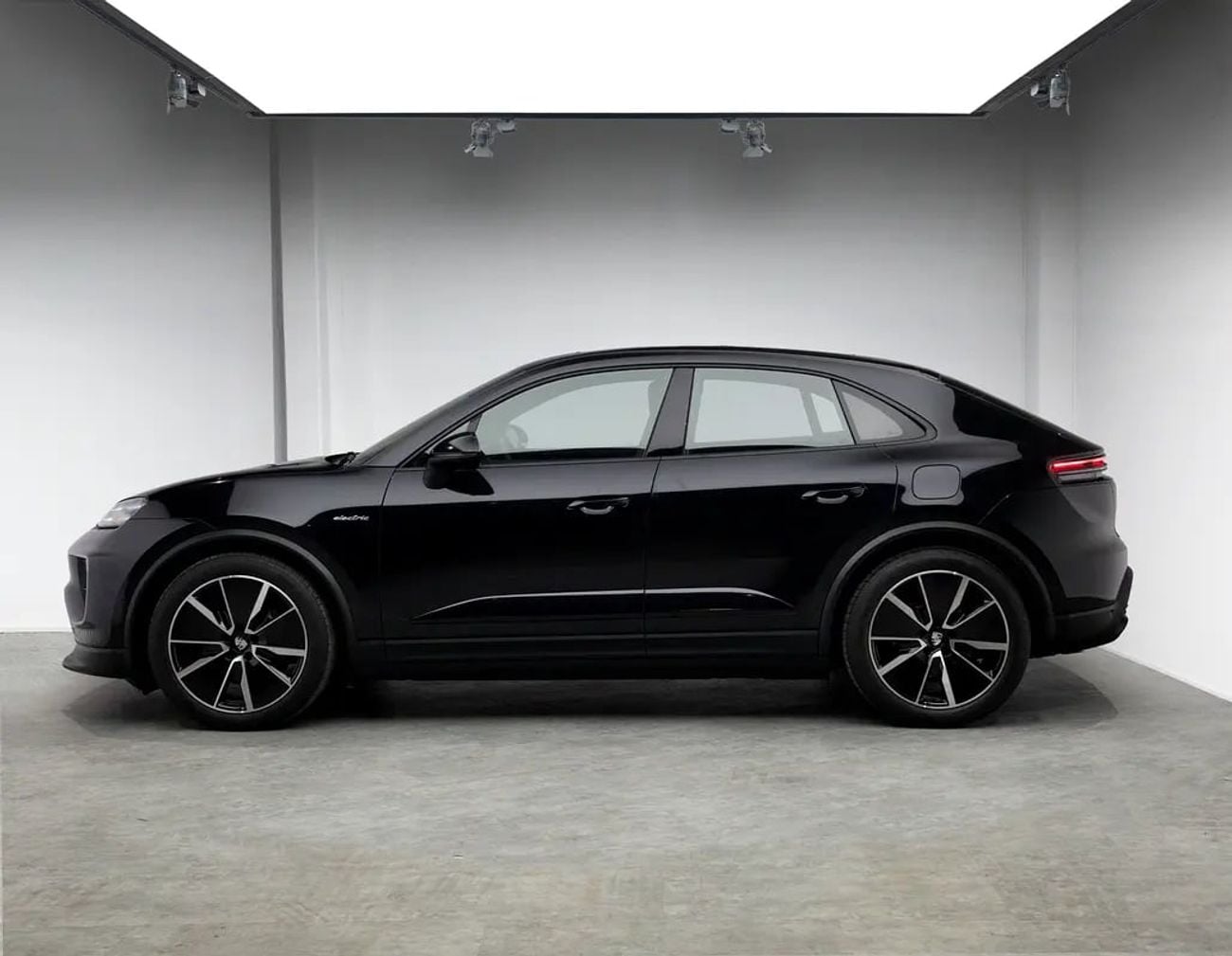 Porsche Macan 4 BEV Unlimited Kms Warranty • Low Mileage • GCC Spec
