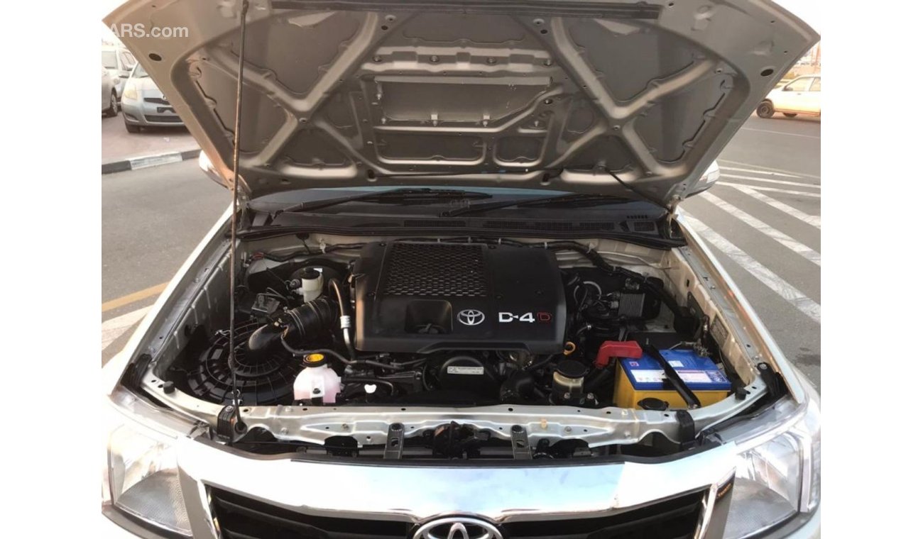 Toyota Hilux Toyota Hilux Diesel Engine Model 2010 SILVER  COLOR