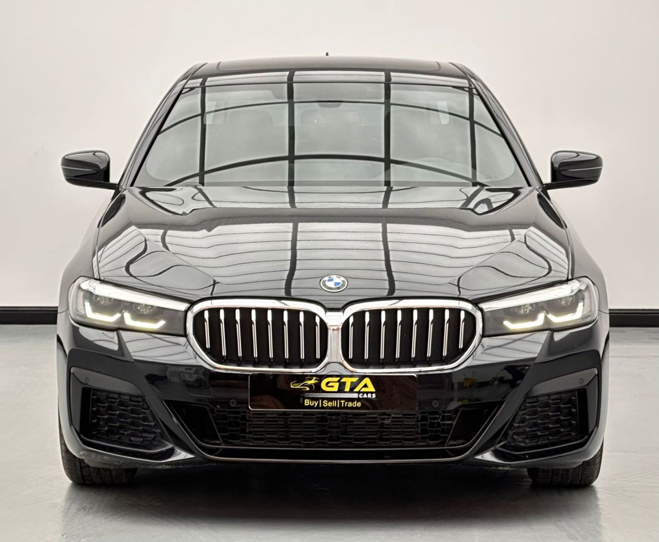 BMW 520i 2023 BMW 520i M-Sport M-Kit, Sep/2028 BMW Warranty + Service Contract, BMW Full Service History, GCC