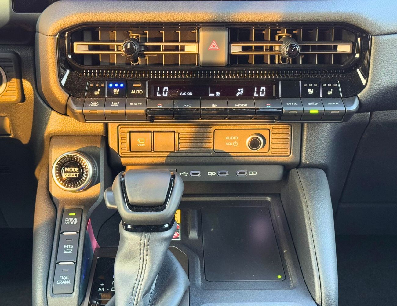 تويوتا برادو FIRST EDITION /  2.4L V4 PETROL / PWR WITH LEATHER SEATS / 360* WITH RADAR (CODE # 69022)