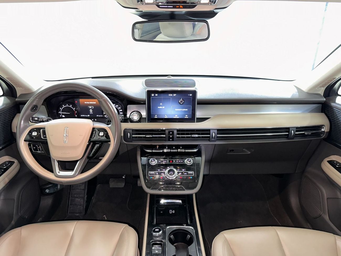 Lincoln Corsair STD AWD COR121 / FREE INSURANCE + REGISTRATION / AL TAYER MOTORS AL QOUZ SHOWROOM