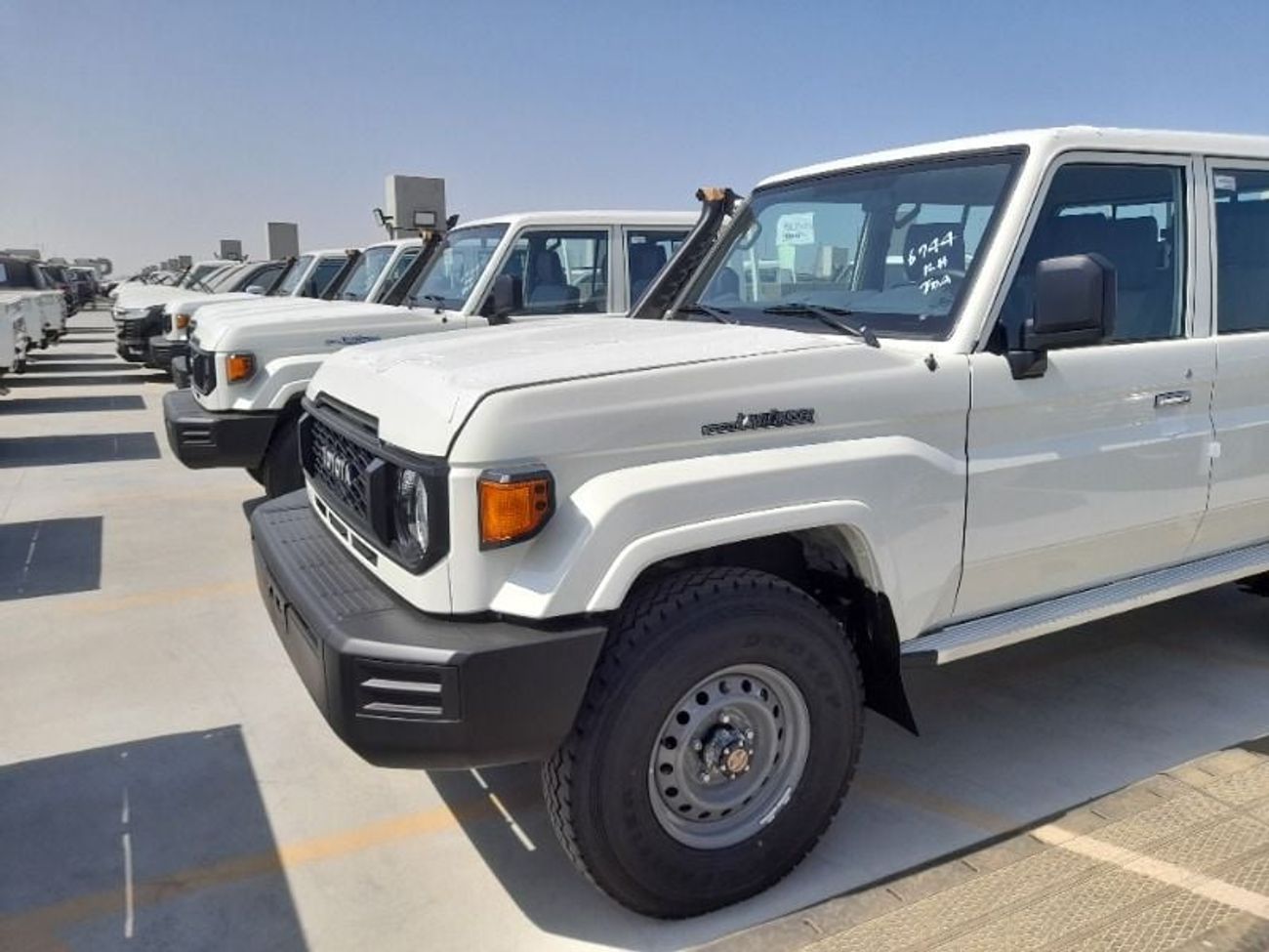 تويوتا لاند كروزر بيك آب LC79 4.2L Pick-up Double Cab 5-MT 4x4