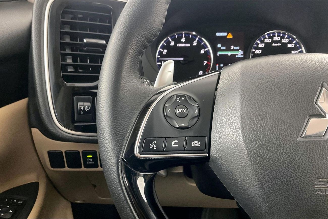 ميتسوبيشي آوتلاندر 2.5 GLX AUTO 4WD 7SEAT ML FABRIC SEATS | شامل الضمان | 0 ﺪﻔﻋﺓ ﺃﻮﻟﻯ