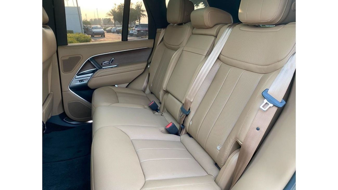 Land Rover Range Rover **2023** V6 P400 GCC SPEC UNDER WARRANTY AND SERVICE