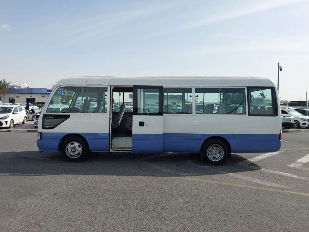 Toyota Coaster TOYOTA COASTER BUS RHD 2005 MODEL 4.0 L DIESEL AUTOMATIC(PM51046)