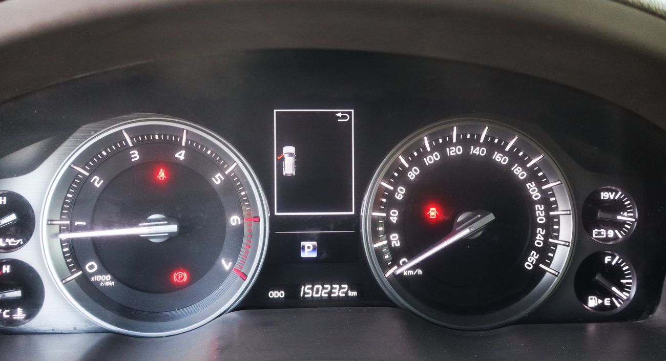 Toyota Land Cruiser VXR 5.7L 4WD