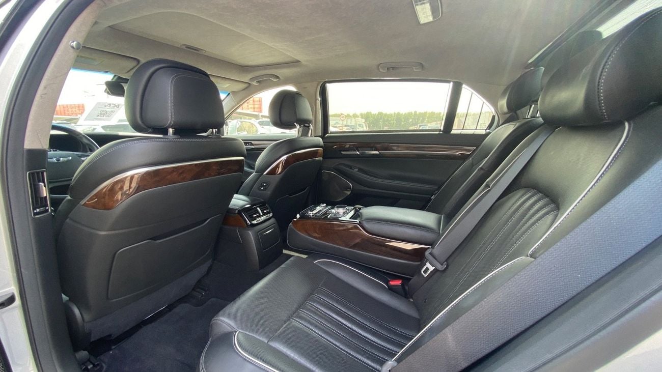 Genesis G90 Premium 3.3L RWD