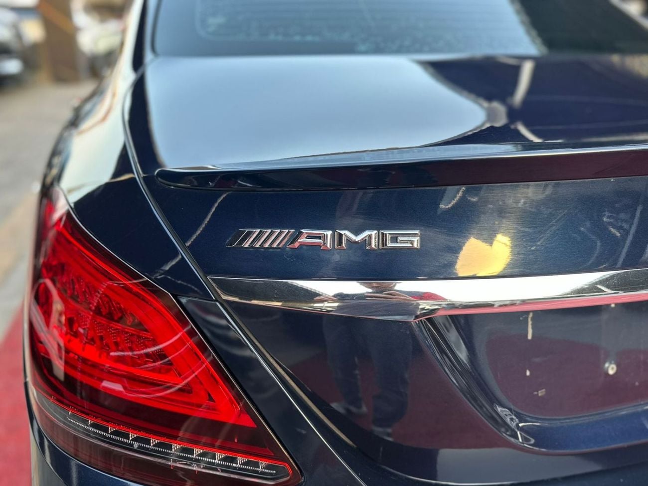 مرسيدس بنز C 300 2.0 لتر Turbocharged - عدد 4 سلندر (9G-TRONIC)