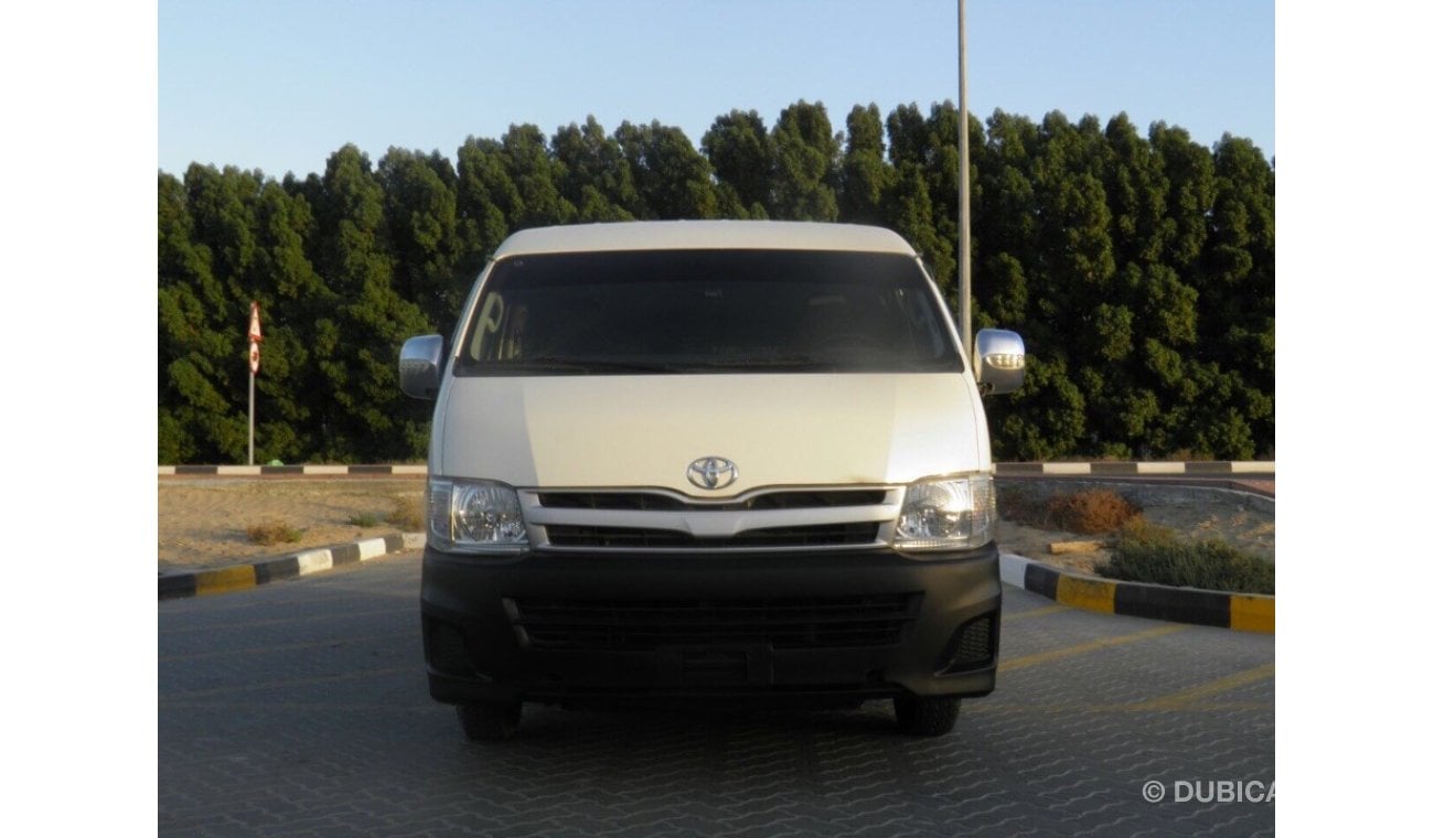 Toyota Hiace 2013 mid roof top of the range