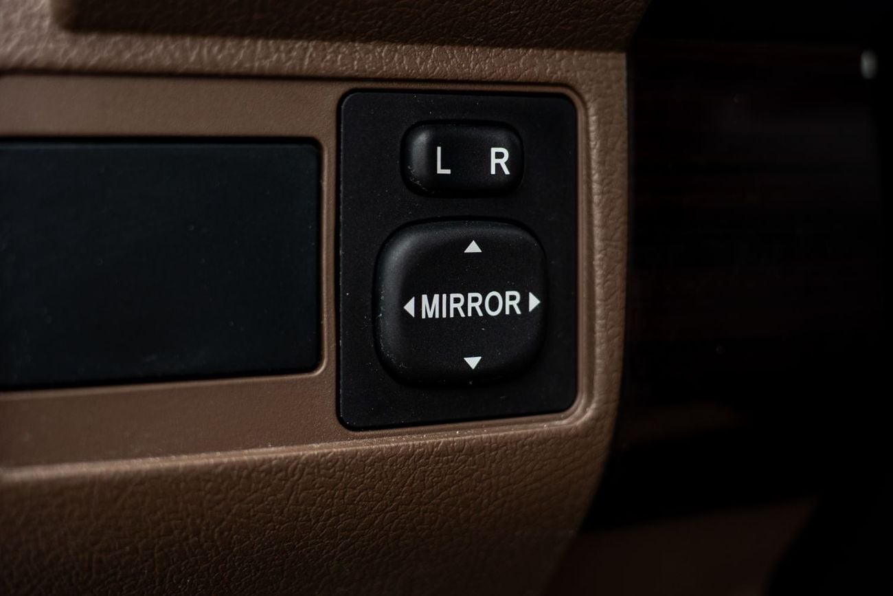 Toyota Land Cruiser Toyota Land Cruiser 78LC78 4.0L V6 Hardtop Ambulance manual