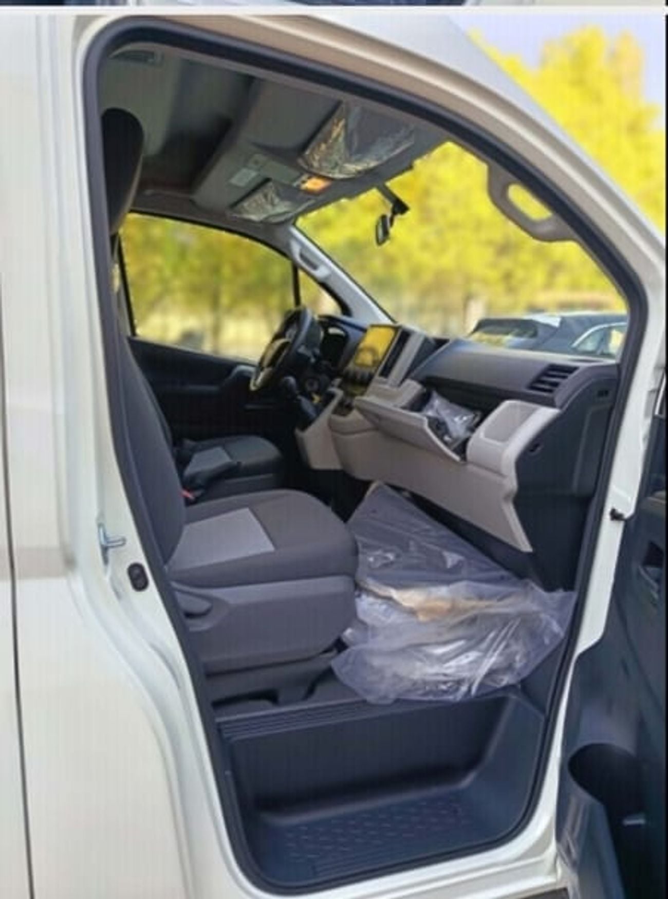 تويوتا هاياس 2.8L DIESEL 13 SEATER MANUAL TRANSMISSION ( FOR RE- EXPORT ONLY )