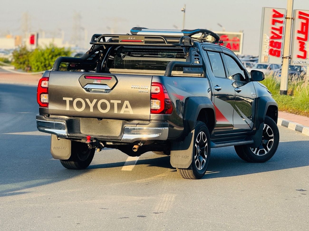 تويوتا هيلوكس Full option top of the range