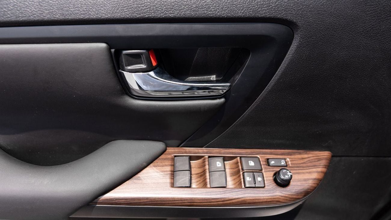 Toyota Fortuner 2025 Toyota Fortuner 2.7L AT Petrol (Black)