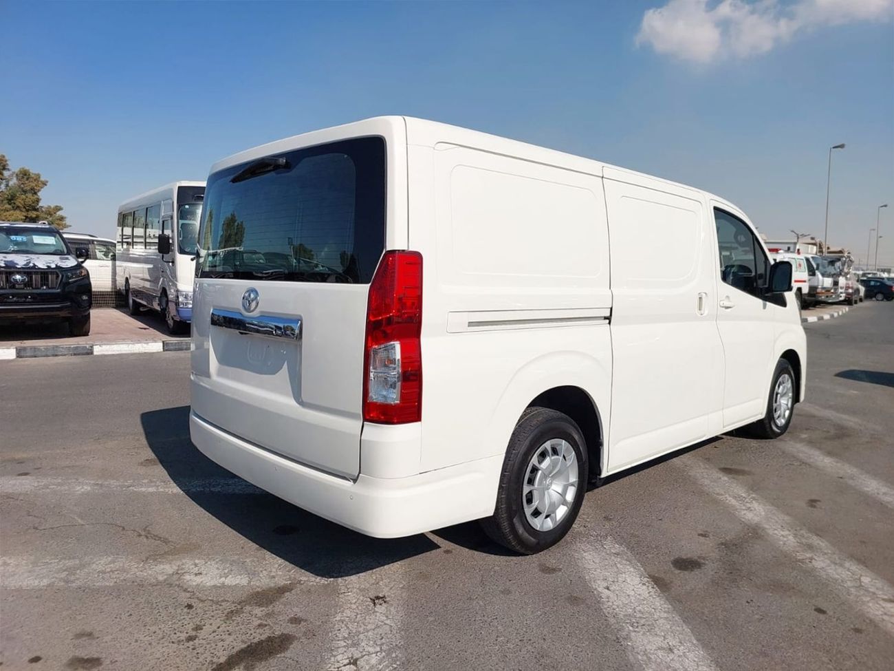 Toyota Hiace TOYOTA HIACE VAN RHD 2019 MODEL 2.8 L DIESEL AUTOMATIC(PM09311)