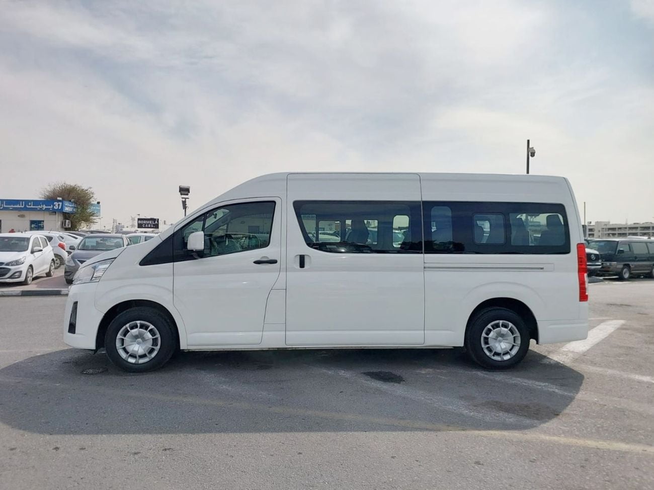 Toyota Hiace (RAMADAN OFFER) TOYOTA HIACE COMMUTER VAN RHD 2020 MODEL 2.8 L DIESEL AUTOMATIC(PM04978)