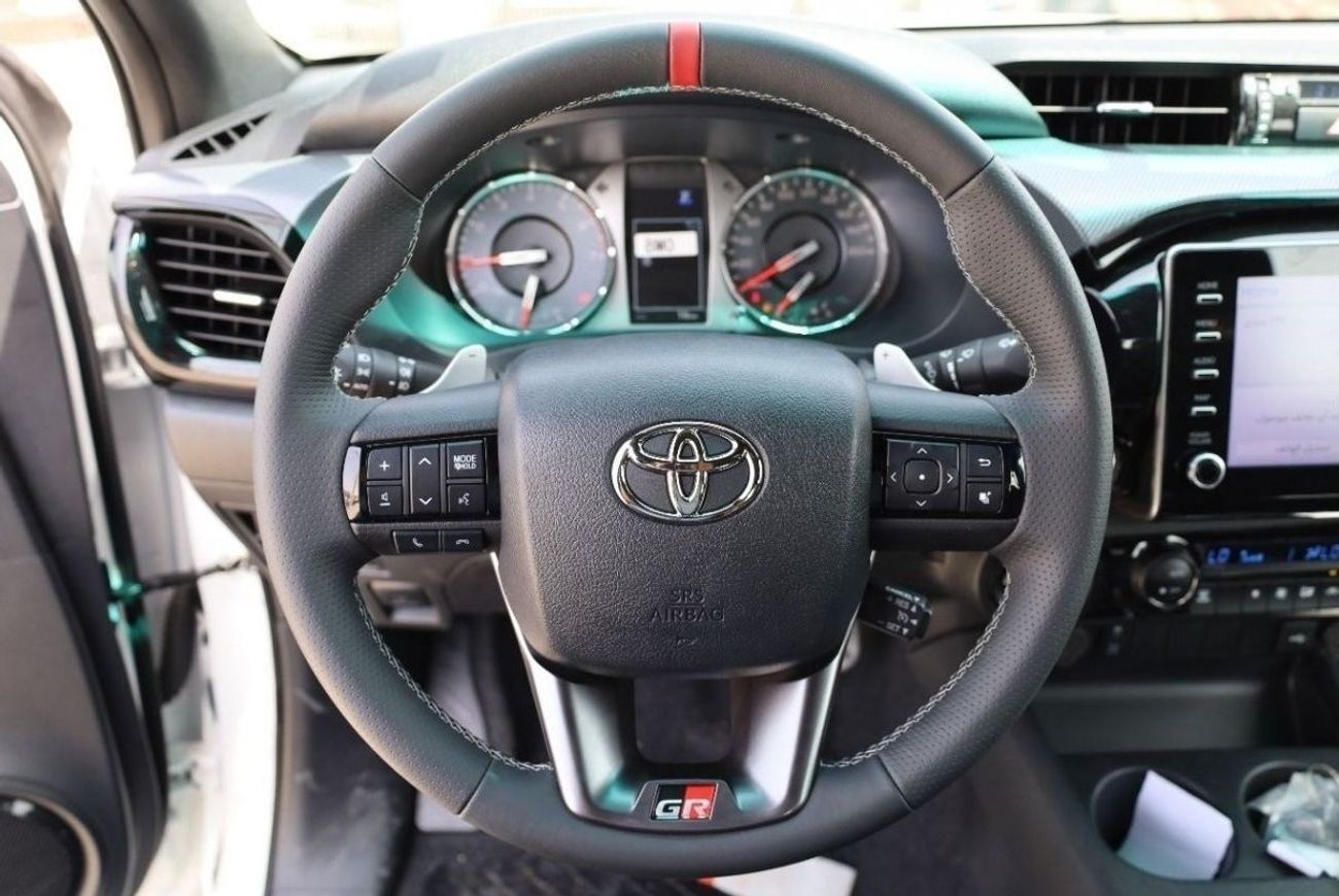 Toyota Hilux TOYOTA_HILUX_GR_2024_4.0L_GASOLINE_WHITE_COLOR