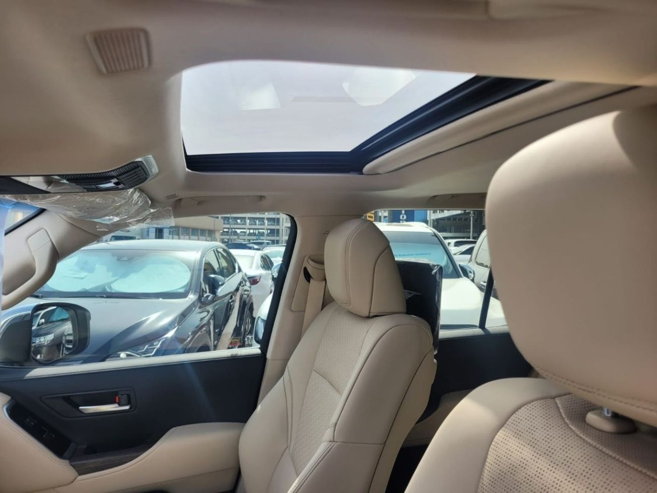 Toyota Land Cruiser VXR 4.0L 4 YEARS WARRANTY FROM ALFUTTAIM 80000KM OR 4YEARS SERVICE CONTRACT ALFUTTAIM