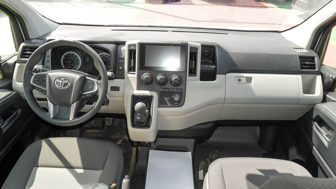 Toyota Hiace 3.5L V6 M/T