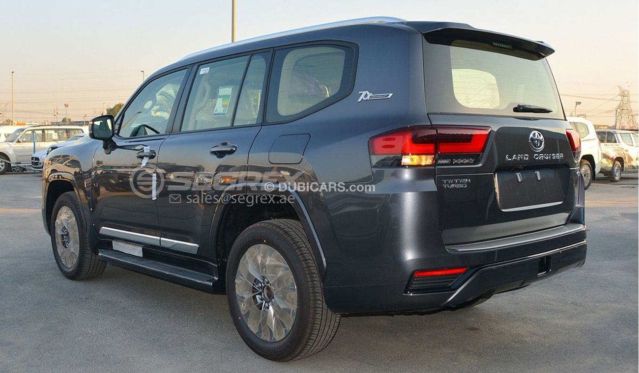 Toyota Land Cruiser LC300 3.3L DSL 4WD AT with rear differential lock, sunroof, 20R Alloy wheel, 360