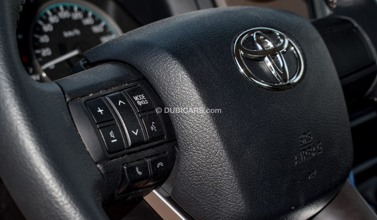 Toyota Land Cruiser Pick Up SC LX 4.0L V6 YM 2024