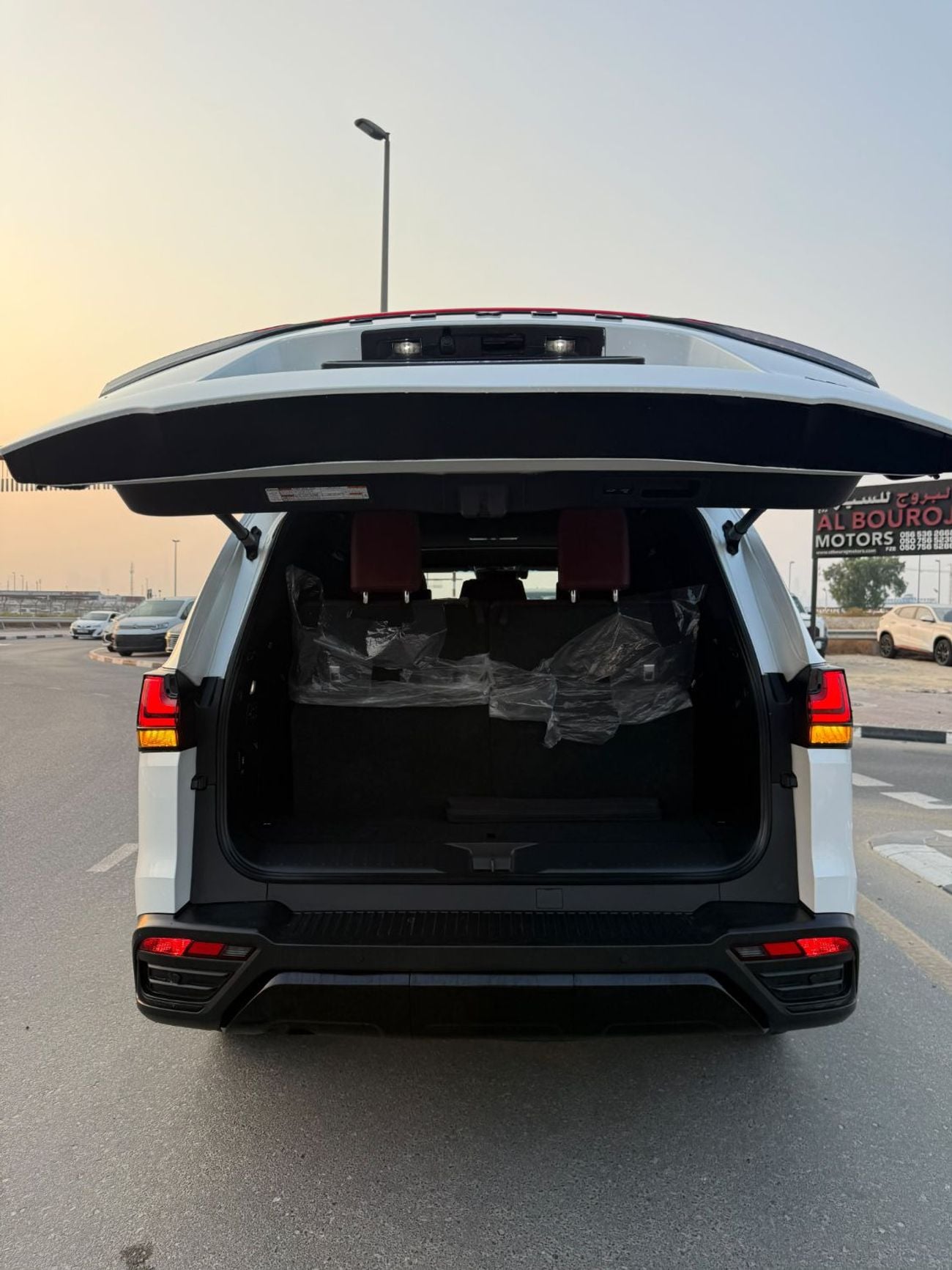 Lexus LX600 SIGNATURE 2023 LEXUS Lx600 SIGNATURE 7 SEATS 3.5TT AL FUTTAIM GCC 1st OWNER   KM: 71,000 PRICE:
