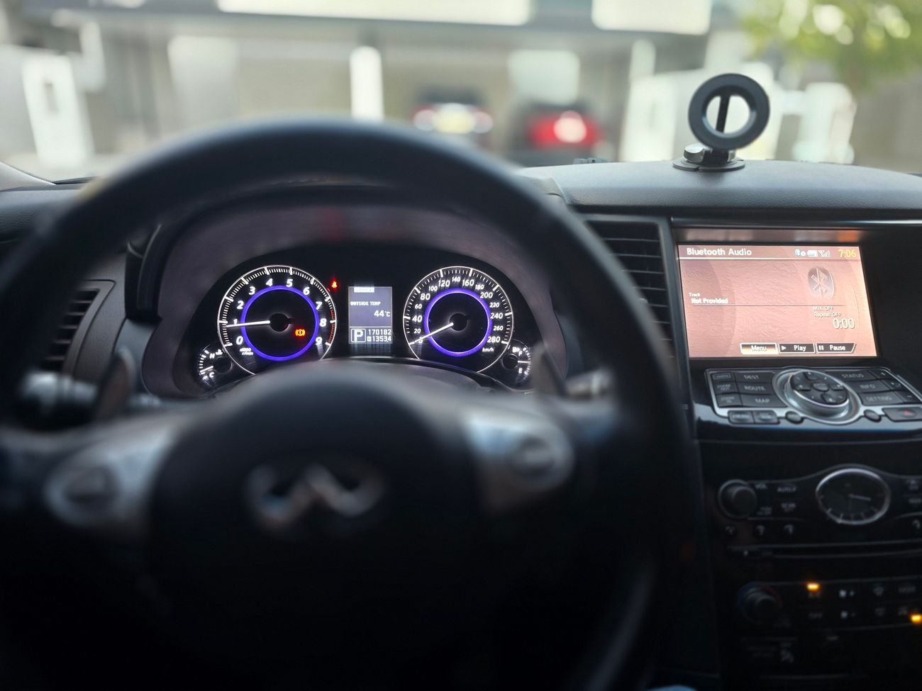 إنفينيتي QX70 3.7 L Luxury