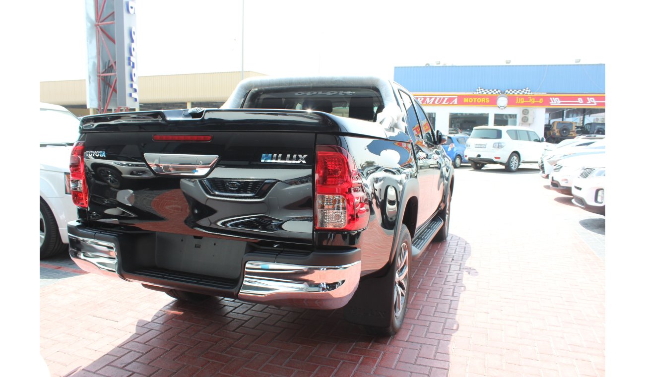 Toyota Hilux Hoyota Hilux Diesel 2.4L BLACK and WHITE