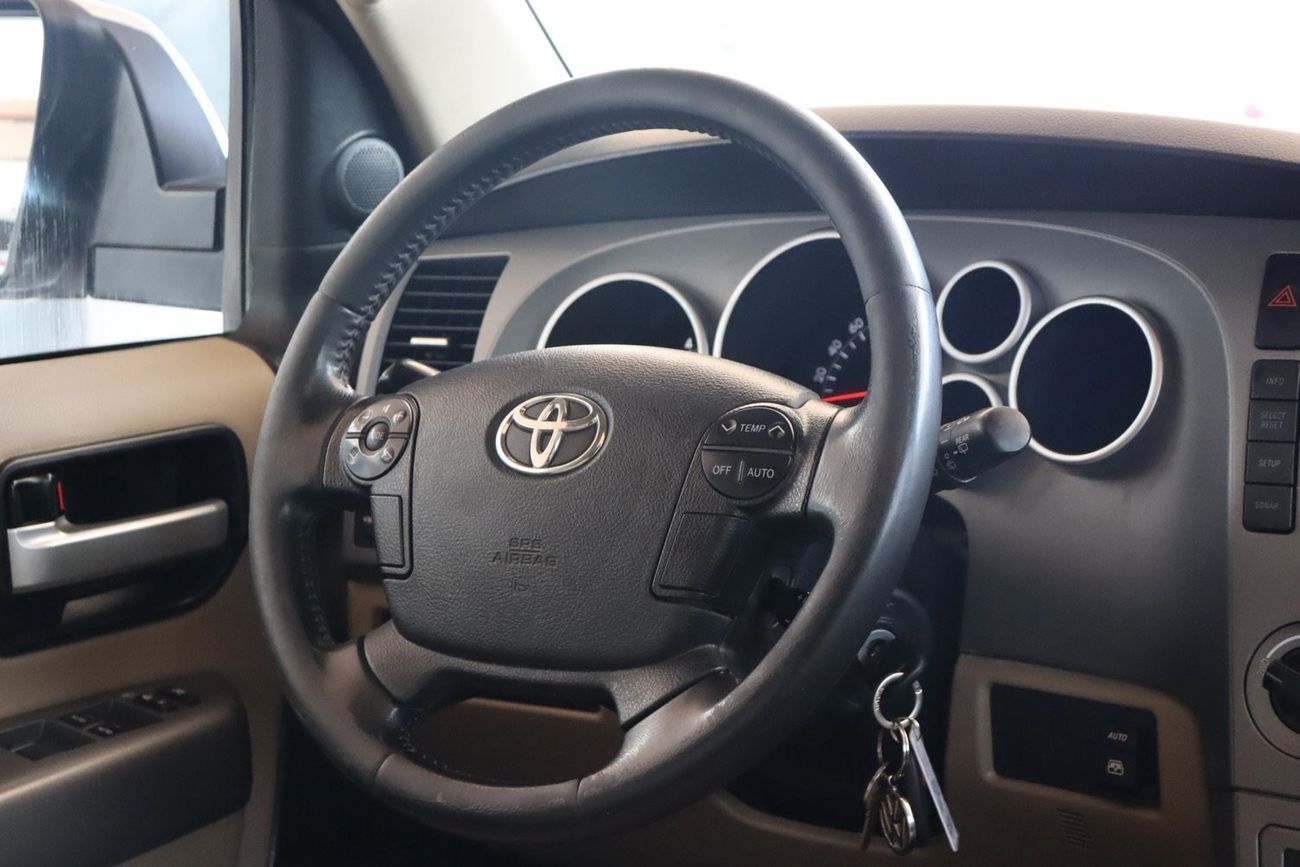 تويوتا سيكويا ليميتيد اعلى