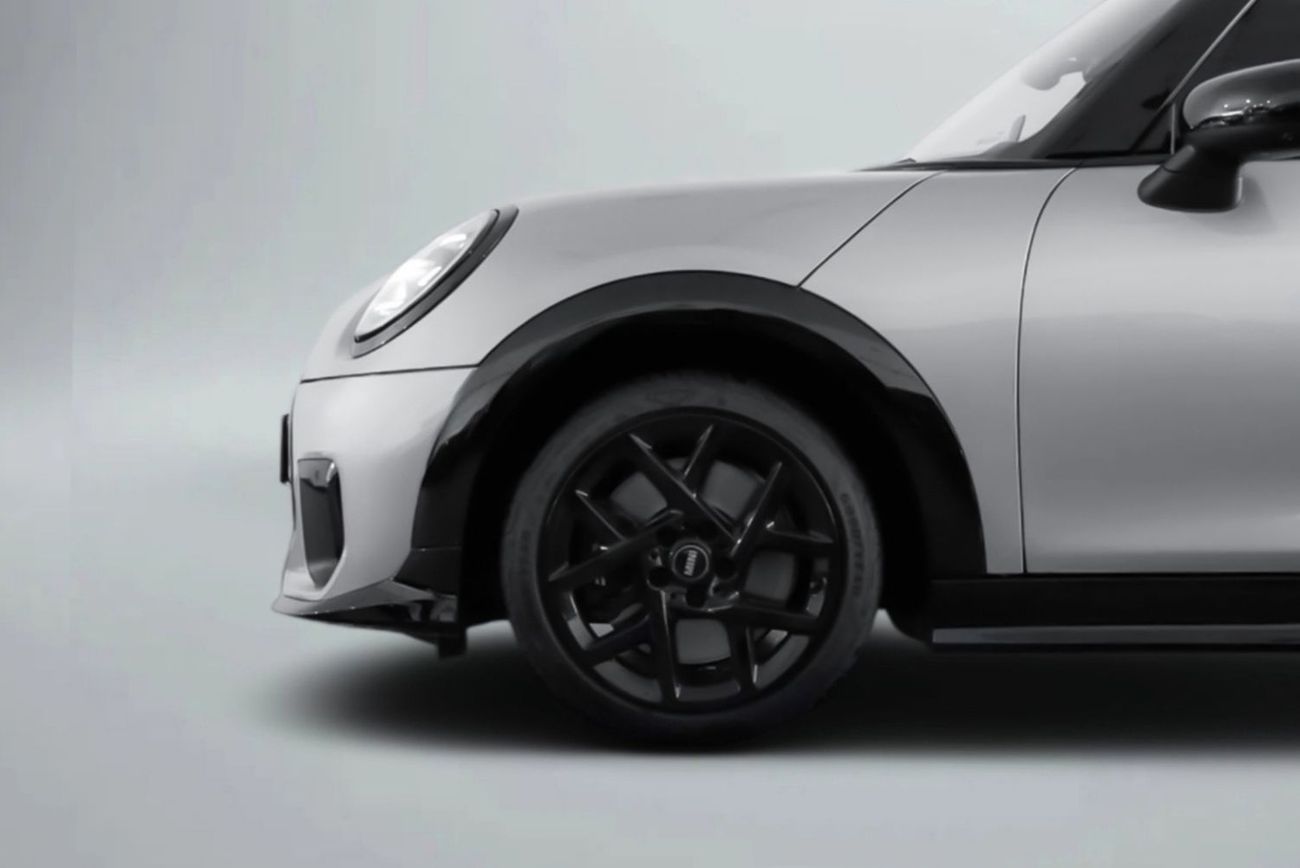 Mini Cooper S JCW (2.0L · 4 Cyl · Automatic · Petrol · Hatchback · Front Wheel Drive · 4 Seats · 3 Door)