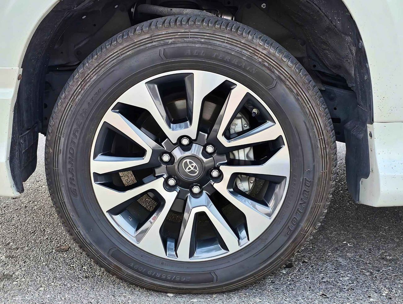 Toyota Prado GXR V6 / SUNROOF / ELECTRIC LEATHER SEATS / BACK TYRE / LOW MILEAGE / ONLY FOR EXPORT / LOT#205198