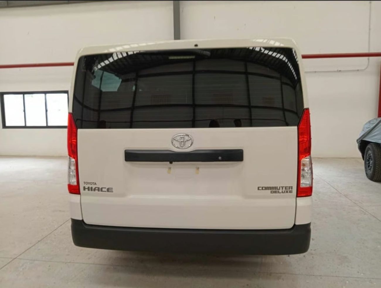 Toyota Hiace Toyota Hiace 2.8 L Diesel STD Roof ( Black Bumper)