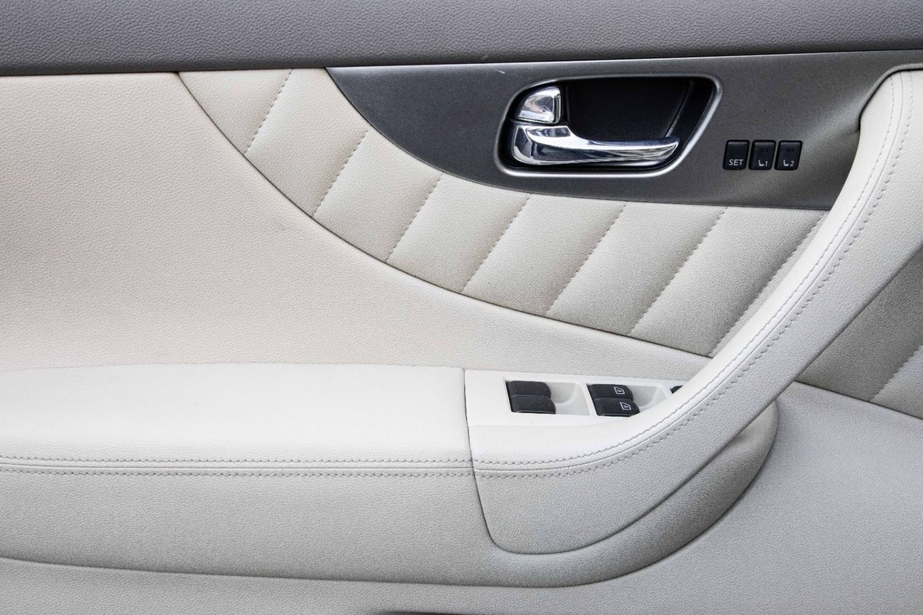 Infiniti QX70 QX70 | 2,057 P.M | 0% Downpayment | ONLY 4,000KM | WARRANTY