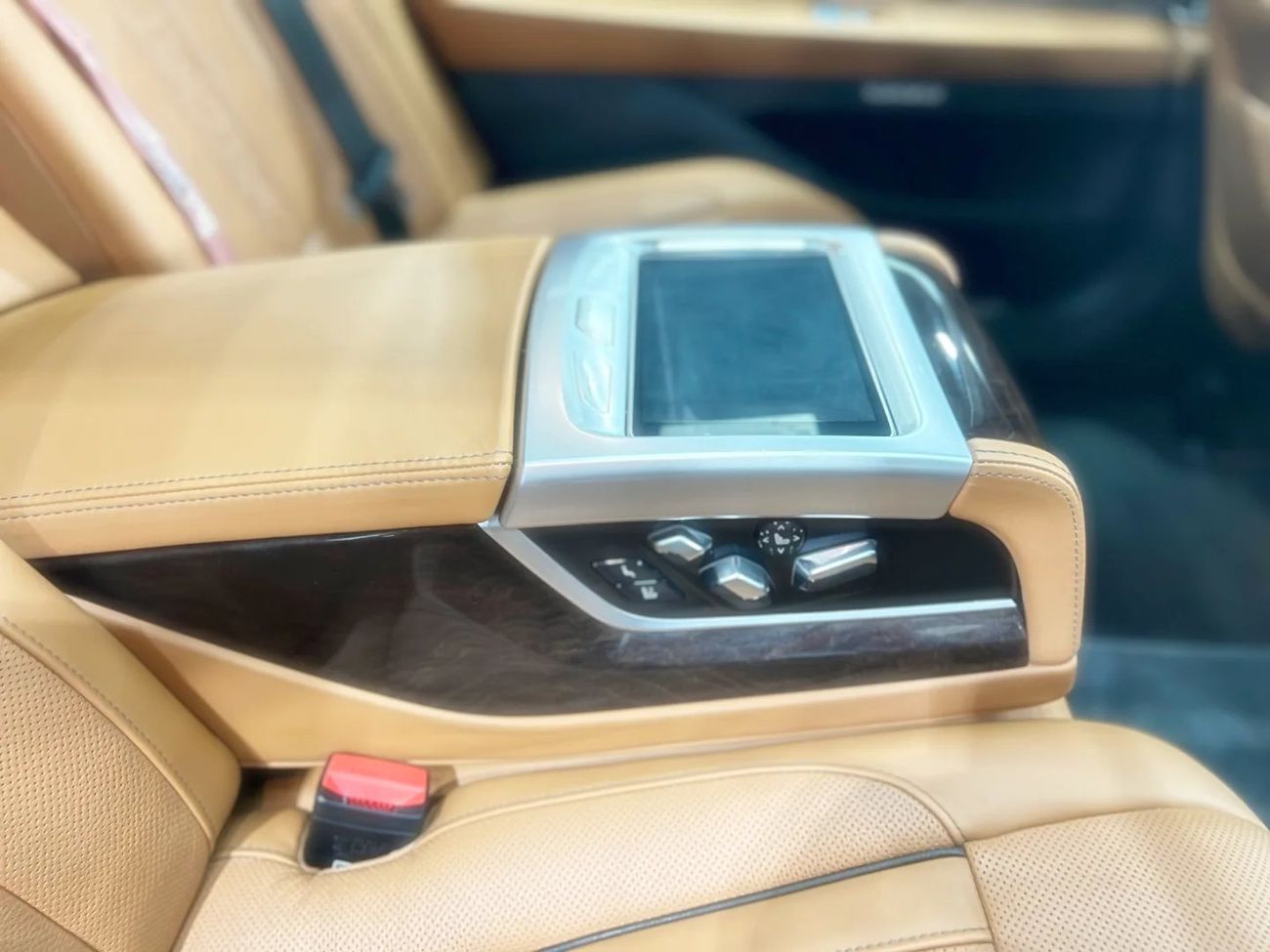 بي أم دبليو 750Li xDrive M Sport Executive 4.4L