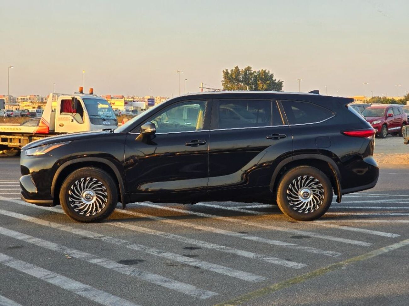 Toyota Highlander 2023 Model 2.4cc engine Sunroof, 4x4 and 7 seater