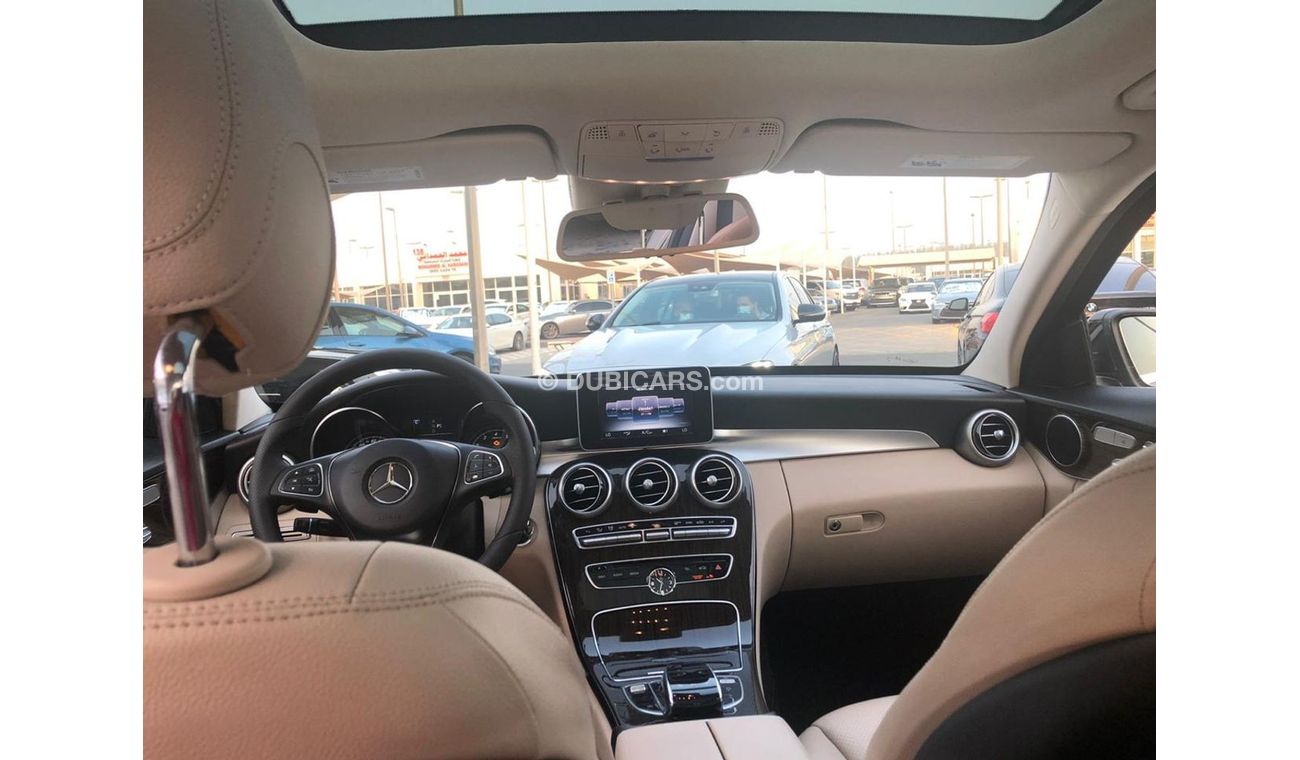 مرسيدس بنز C 300 موديل 2016 وارد كلين تيتل فل مواصفات رداربانوراما كراسي جلد ومثبت سرعه وتحكم كهربي كامل ونظام صوت مم