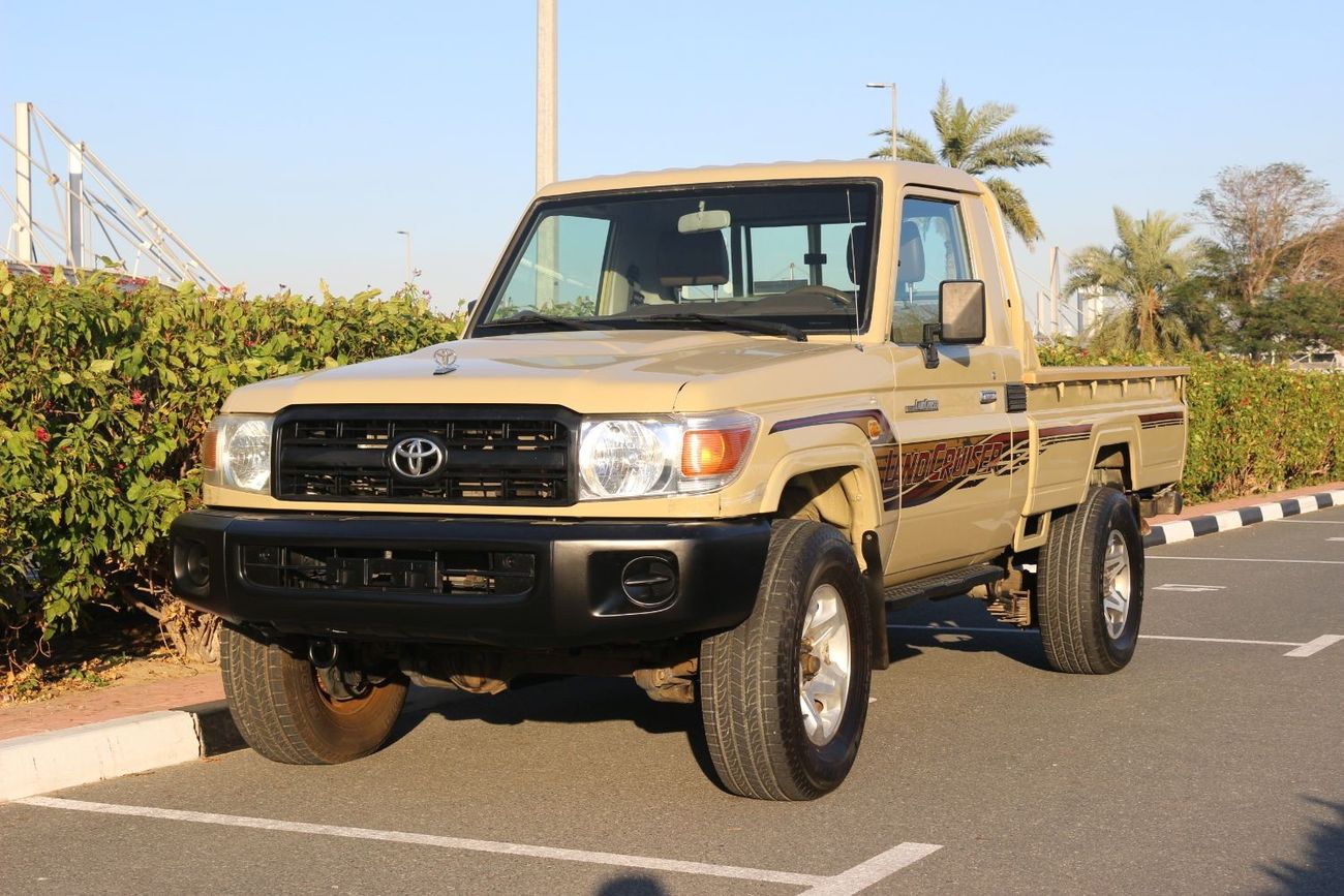 تويوتا لاند كروزر بيك آب تويوتا لاندكروزر بيك اب 2013 خليجي بترول 6 سيلندر