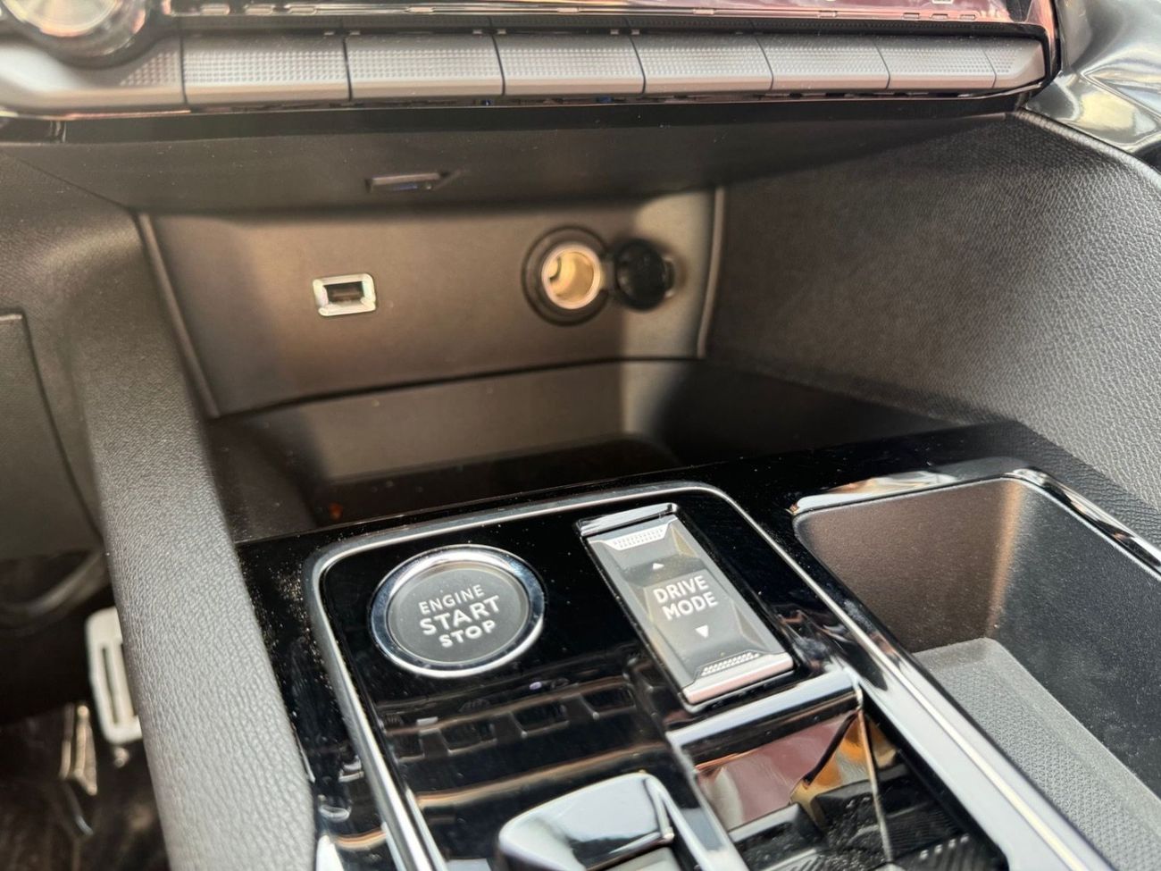 Peugeot 3008 PEUGEOT 3008 GT - 1.6T - (2025 MODEL) GCC specs