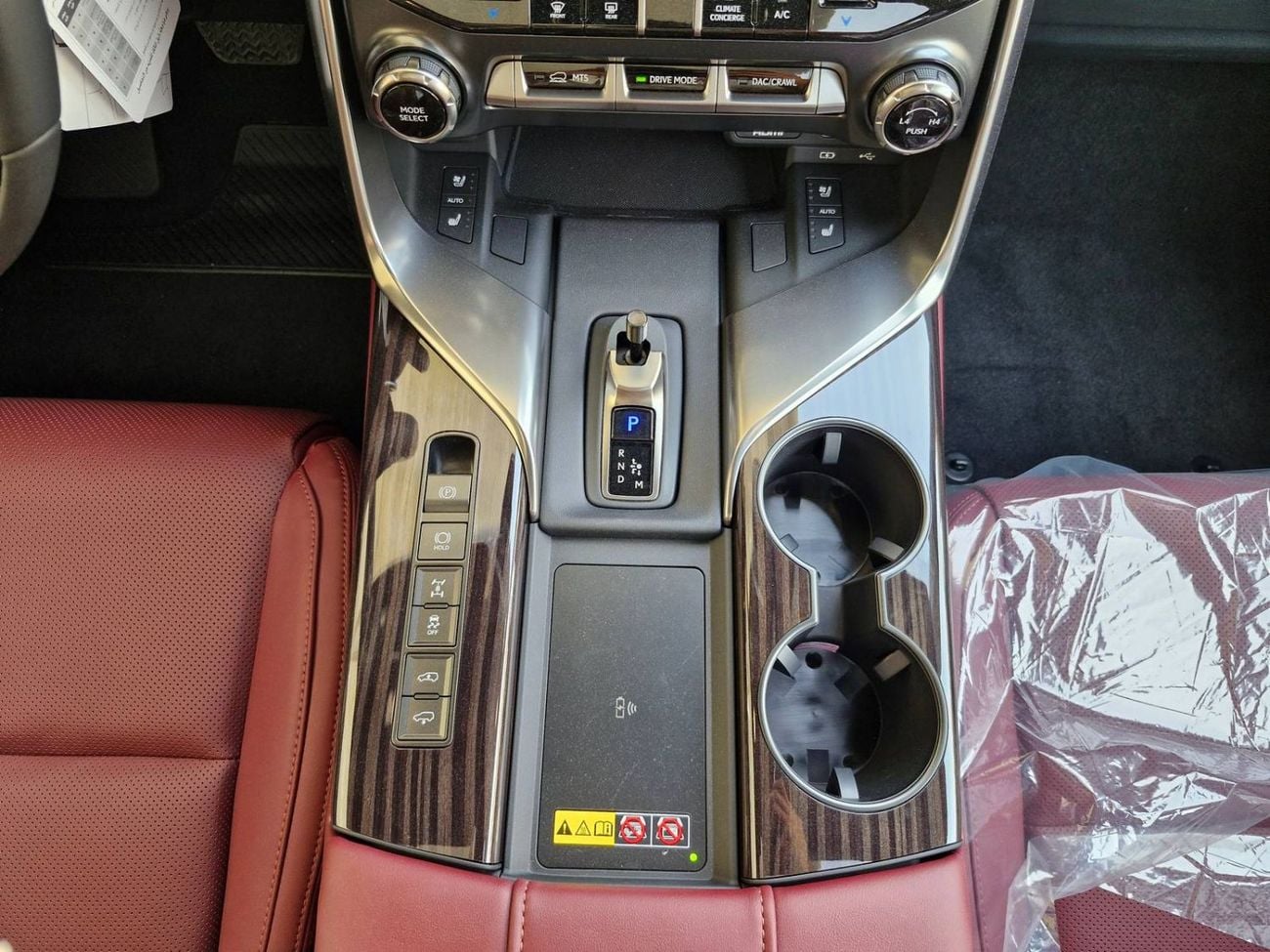 Lexus LX 700h 2026 LEXUS LX700h 3.5L 25-SPEAKERS ML URBAN 20"ALLOY 7-SEATS GCC BRAND NEW 0KM