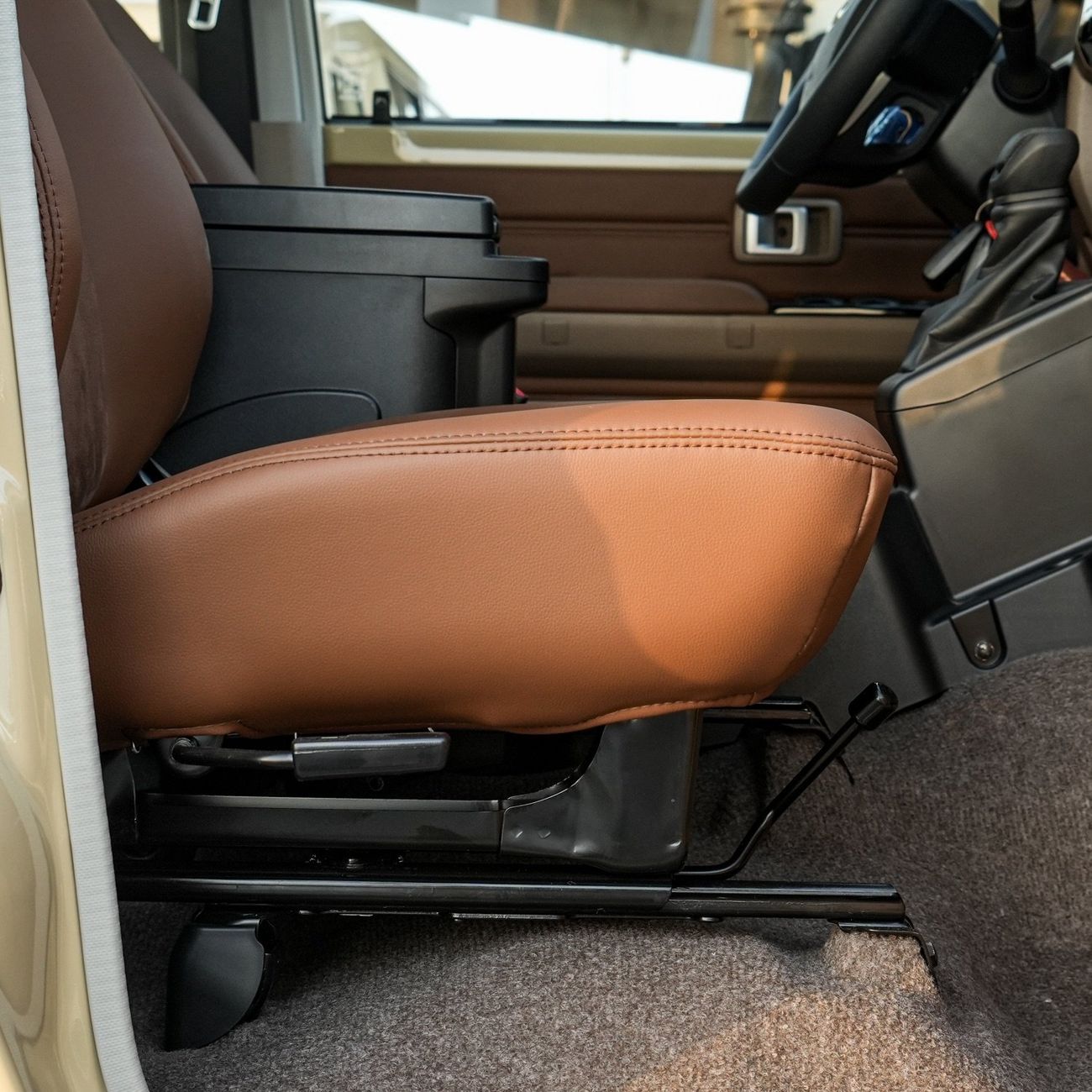 Toyota Land Cruiser 70 LC 76 AT || 4.0 || LXZ || 2025