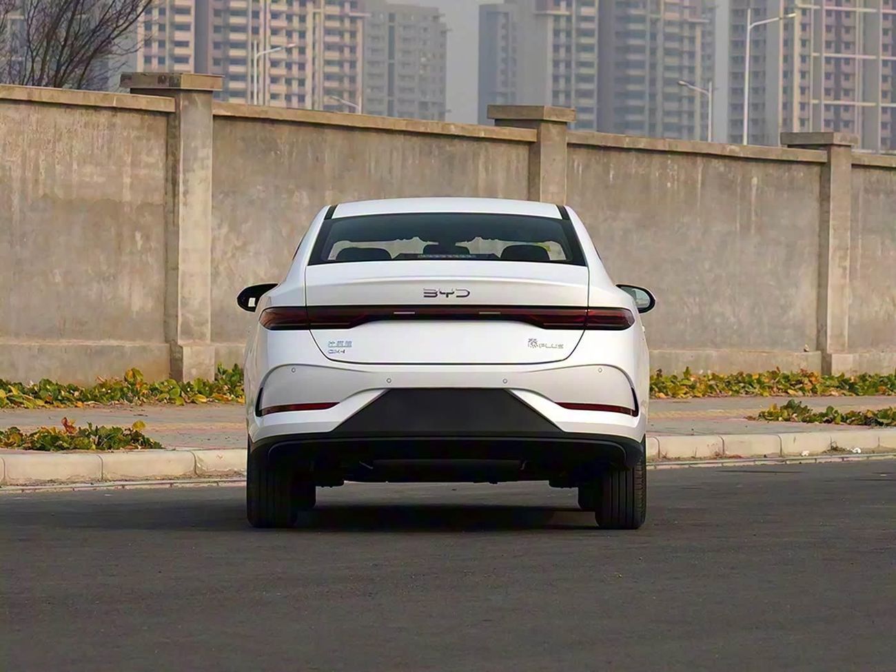 BYD QIN PLUS BYD QIN PLUS  DM - i 1.5L Plug-in Hybrid 55km Leading