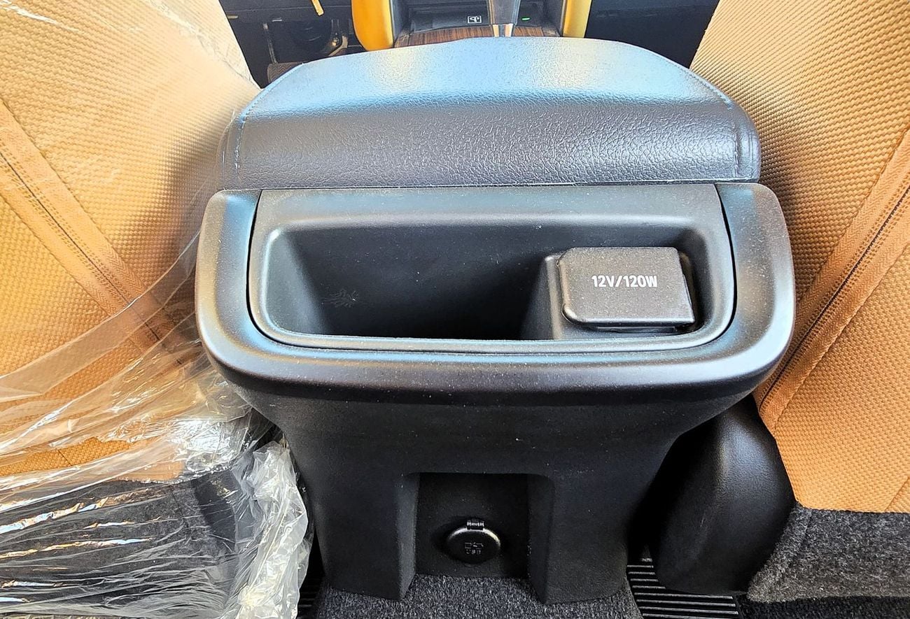 Toyota Fortuner Toyota Fortuner 2.7l Petrol A/T  RWD SUV Gcc 5Doors White Color 2026 Model