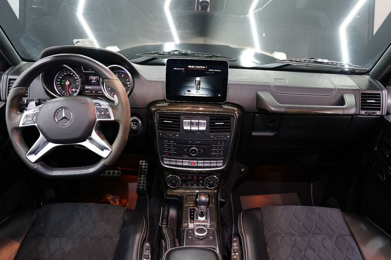 مرسيدس بنز G 500 4X4 4.0L Carbon Fiber Trim, Harman/Kardon Audio, Power Running Boards, GCC Specs!!