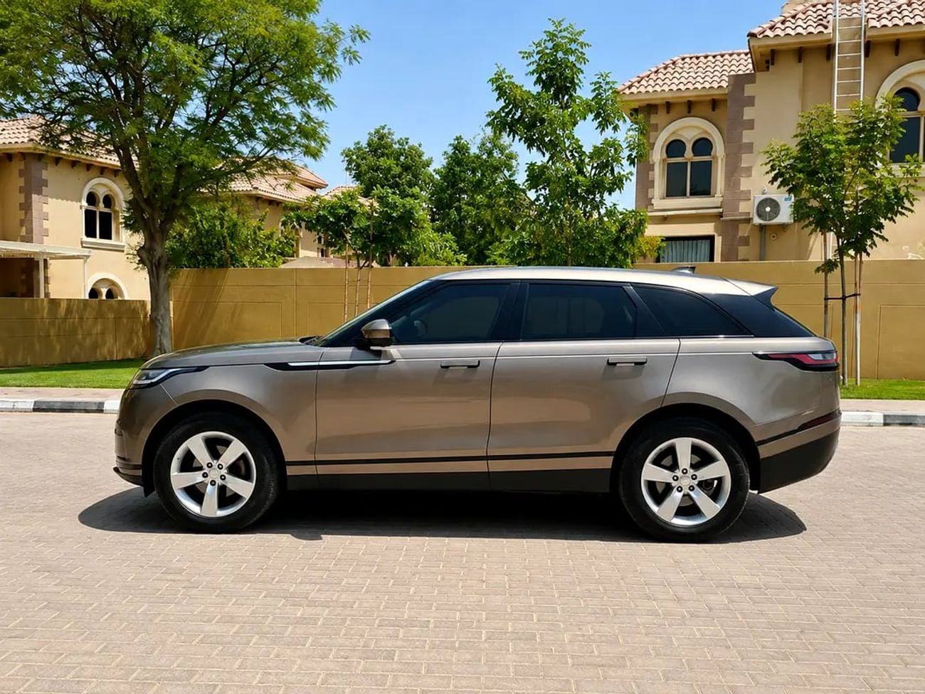 Land Rover Range Rover Velar P250 Stunning P250 S | GCC Specs | Low Mileage